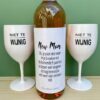 Wijn & Kunststof Glazen Pakket met twee kunststof glazen en grappig etiket New Mom